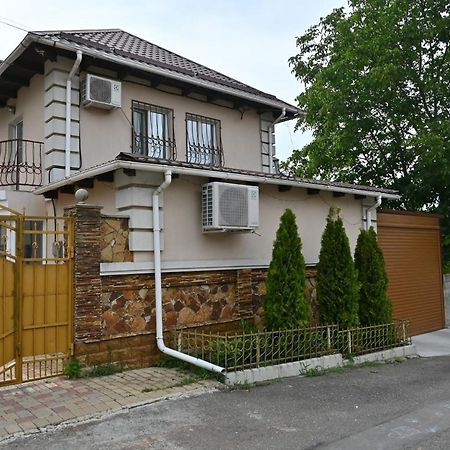 Bright And Cozy Home With Personal Terrace Chisinau Exterior photo