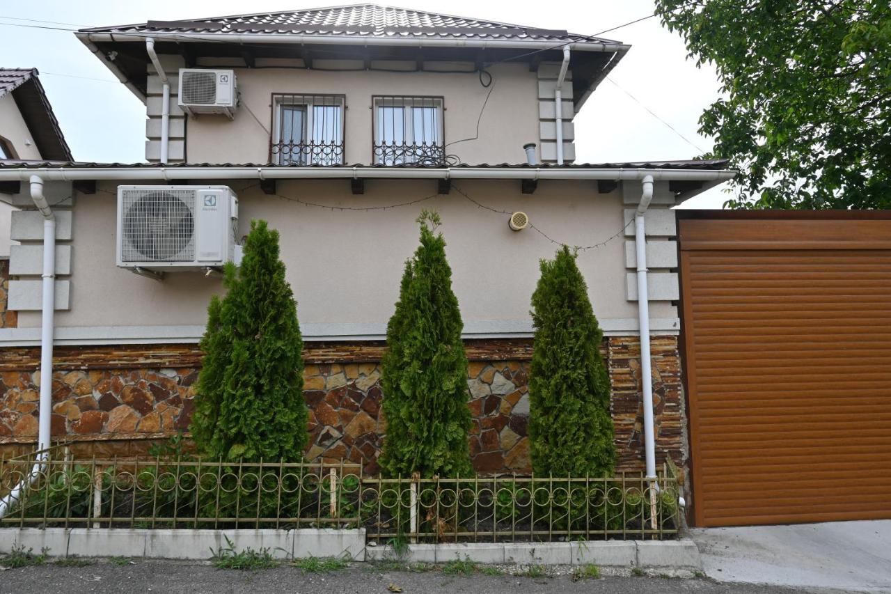 Bright And Cozy Home With Personal Terrace Chisinau Exterior photo