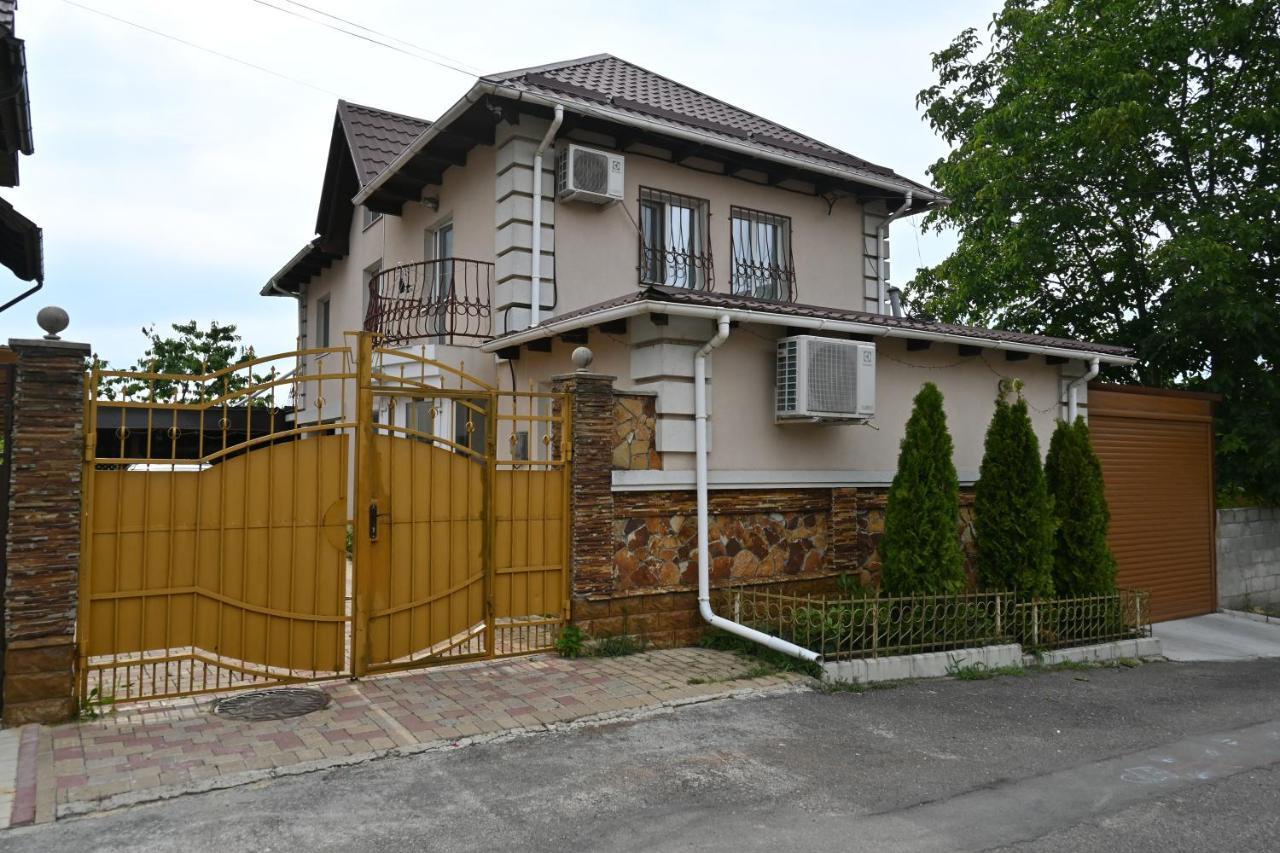 Bright And Cozy Home With Personal Terrace Chisinau Exterior photo